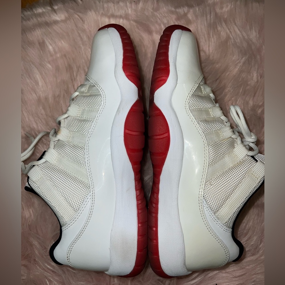 AIR JORDAN 11 RETRO LOW
"White/Varsity Red"